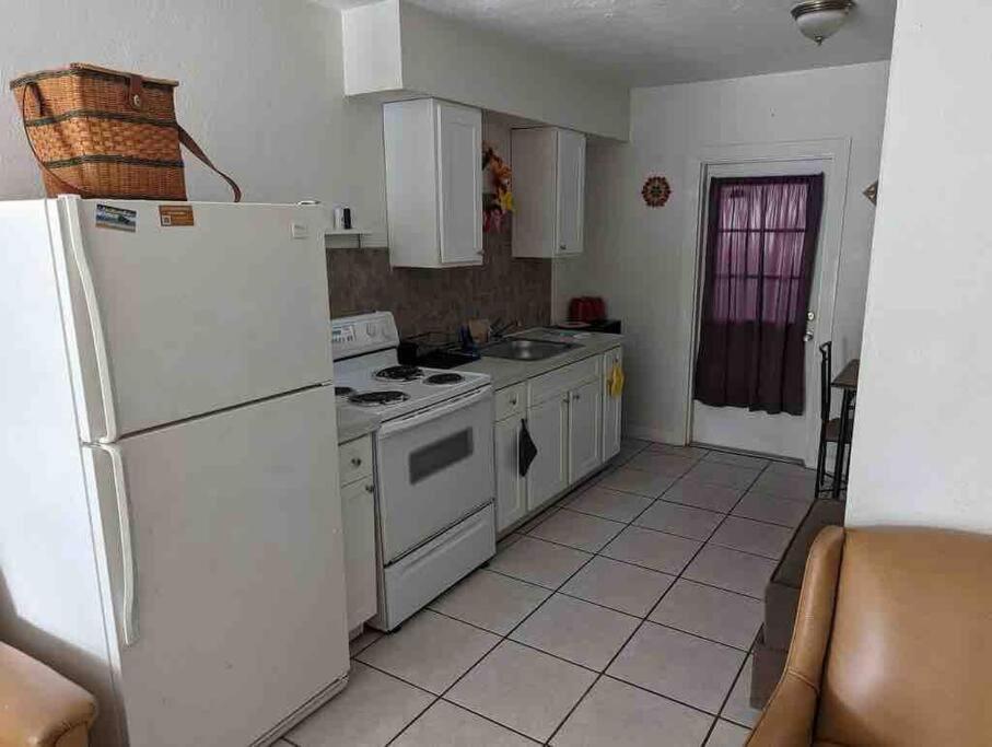 Private One-Bedroom 13-Directly Across From Beach St. Pete Beach Ngoại thất bức ảnh