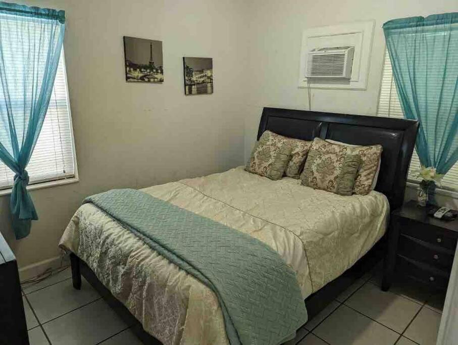 Private One-Bedroom 13-Directly Across From Beach St. Pete Beach Ngoại thất bức ảnh